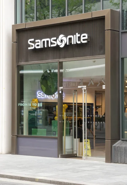ロンドン イギリス 2023年5月8日 ロンドンのサムソンサイトストアフロントビュー Samsonite International は荷物メーカーと小売業者です — ストック写真