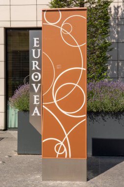 Bratislava, Slovakya - 15 Temmuz 2023: Eurovea alışveriş merkezi Bratislava 'da. Eurovea, Slovakya 'nın Bratislava kentinde bir ticaret, perakende ve konut kompleksi..