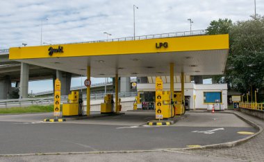 Bratislava, Slovakya - 3 Eylül 2023: Jurki benzin istasyonu. JURKI-HAYTON Benzin İstasyonu. Doldurma İstasyonu.