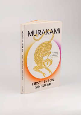 Nova Bana, Slovakya - 8 Ekim 2023: Beyaz arka planda Haruki Murakami tarafından yazılan ilk tekil kitap.