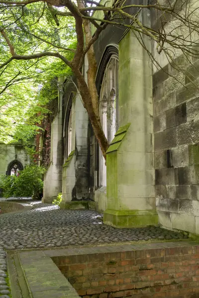 St. Dunstan, Doğu Kilisesi Bahçesi ve Harabeleri 'nde. Londra mı? İngiltere.