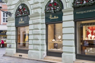Bratislava, Slovakya - Ocak 04, 2024: Bratislava 'da Panska caddesinde bir Rolex dükkanı. Rolex SA, Cenevre merkezli İsviçreli saat tasarımcısı ve üreticisi..