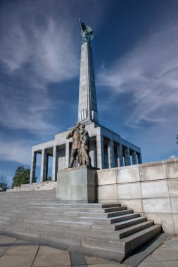 2. Dünya Savaşı 'nda ölen Sovyet Ordusu askerleri için Köle Anıtı ve Mezarlığı. Bratislava. Slovakya.
