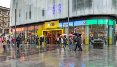 Londra, İngiltere - 22 Mart 2024 M and M shop, M & M 's store, Leicester Square, Central London.