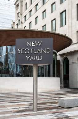 Londra Metropolitan Polisi 'nin yeni Scotland Yard tabelası..