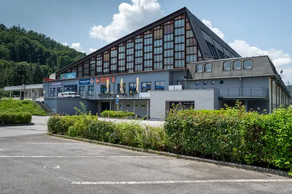 Zvolen, Slovakya - 21 Temmuz 2024: Zvolen Buz Hokeyi Stadyumu (Zimny Stadyumu). HKM Zvolen 'in evi..