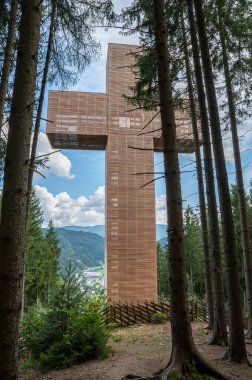 Veitsch Pilgrim Haçı. Zeytin Dağı Veitsch Pilgrims Cross. Pilgerkreuz ben Veitscher lberg 'im. Aziz Barbara im Mrztal. Avusturya.