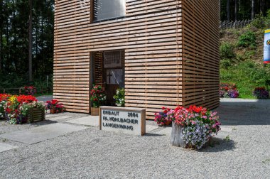 Veitsch Pilgrim Haçı. Zeytin Dağı Veitsch Pilgrims Cross. Pilgerkreuz ben Veitscher lberg 'im. Aziz Barbara im Mrztal. Avusturya.
