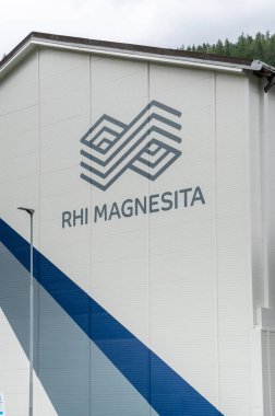 Veitsch, Avusturya - 8 Ağustos 2024: RHI Magnesita Main Industrial Site. RHI Magnesita kırılmalarda küresel liderdir. Veitsch. Avusturya.