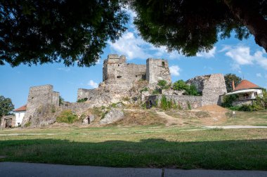 Levice Kalesi 'nin kalıntıları. Levicky Hrad, Slovakya.