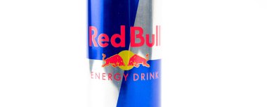 Nova Bana, Slovakya - 8 Kasım 2024: Kırmızı Boğa Enerji İçeceği beyaz arka planda izole edilebilir.