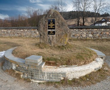 Anıt. Avrupa Coğrafya Merkezi. Kremnicke Bane. Slovakya.