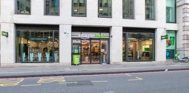 Londra, İngiltere - 24 Mart 2024: Amazon Taze Market Londra 'da.