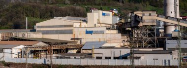 Nova Bana, Slovakya - 12 Nisan 2025: Nova Bana 'daki Knauf yalıtım tesisi. Slovakya.