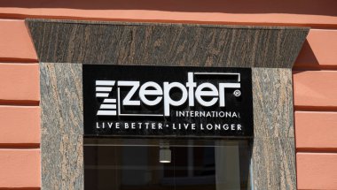 Banska Bystrica, Slovakya - 1 Mayıs 2025: Banska Bystrica 'daki uluslararası Zepter mağazası. Zepter International bir İsviçre tüketici malları şirketidir..