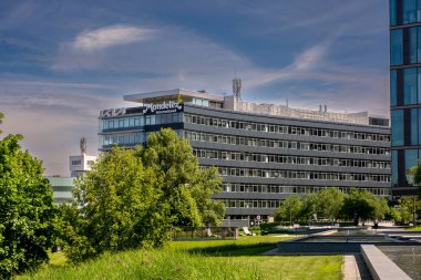 Bratislava, Slovakya - 10 Mayıs 2025: Dijital Park Einsteinova. Bratislava bölgesindeki modern ofis binaları Petrzalka.