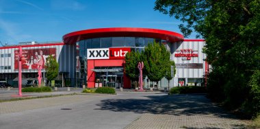 Bratislava, Slovakya - 10 Mayıs 2025: XXXLutz mağazası. XXXLutz Grubu dünyanın en büyük mobilya perakendecilerinden biridir..