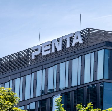 Bratislava, Slovakya - 10 Mayıs 2025: Penta tabelası. Penta, 1994 yılında Slovakya 'da kurulan bir Orta Avrupa yatırım grubudur..