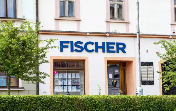 Banska Bystrica, Slovakya - 7 Haziran 2025: Banska Bystrica 'da Fischer seyahat acentesi şubesi. Fischer Grup tur operatörleri..