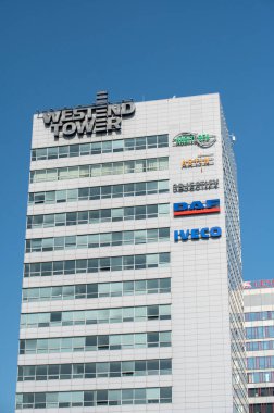 Bratislava, Slovakya - 7 Ağustos 2025: Westend Tower. Bratislava, Patronka 'daki modern ofis binası. Slovakya.