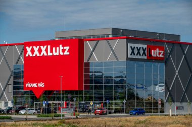 Nitra, Slovakya - 25 Ağustos 2025: Nitra 'da yeni XXXLutz mağazası. Slovakya. XXXLutz Grubu dünyanın en büyük mobilya perakendecilerinden biridir..