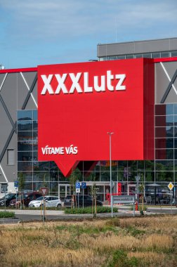 Nitra, Slovakya - 25 Ağustos 2025: Nitra 'da yeni XXXLutz mağazası. Slovakya. XXXLutz Grubu dünyanın en büyük mobilya perakendecilerinden biridir..