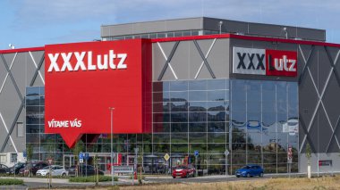 Nitra, Slovakya - 25 Ağustos 2025: Nitra 'da yeni XXXLutz mağazası. Slovakya. XXXLutz Grubu dünyanın en büyük mobilya perakendecilerinden biridir..