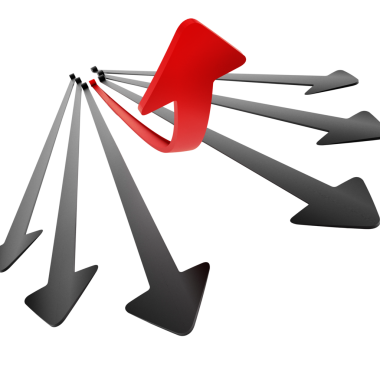 Kırmızı ok yukarı çıkıyor. Şeffaf arkaplan.