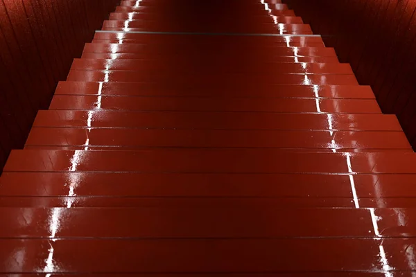 Röd Trä Trappa Natten Yttre Design — Stockfoto
