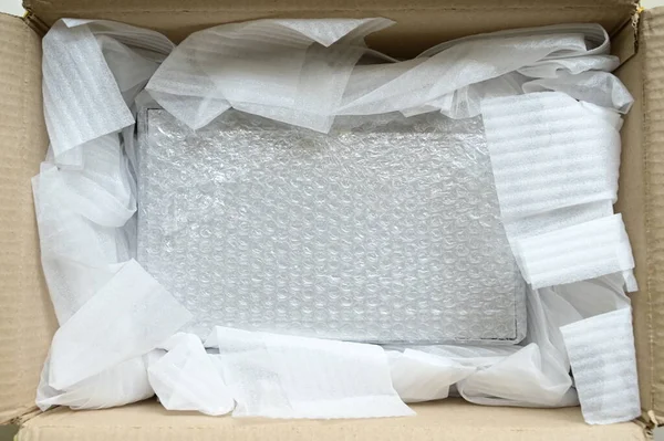 White Wrap Bubble Put Brown Box — Stok Foto