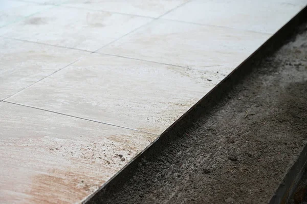 beyaz kiremit ve beton zemin, inşaat endüstrisi