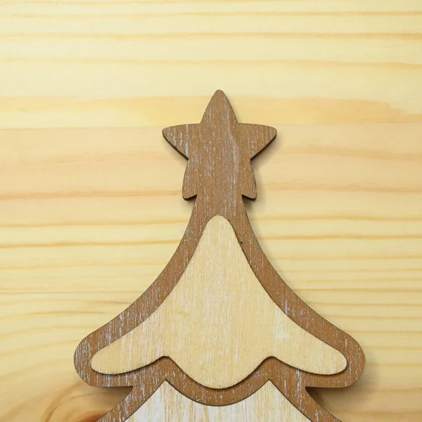桌上的木制圣诞树 庆祝设计 — 图库照片