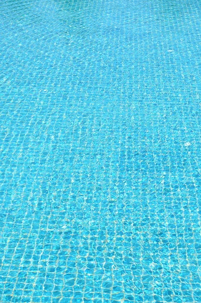 青いスイミングプール美しいプールの質感背景 — ストック写真
