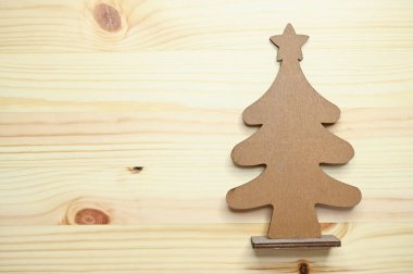 Masadaki ahşap Noel ağacı, kutlama tasarımı