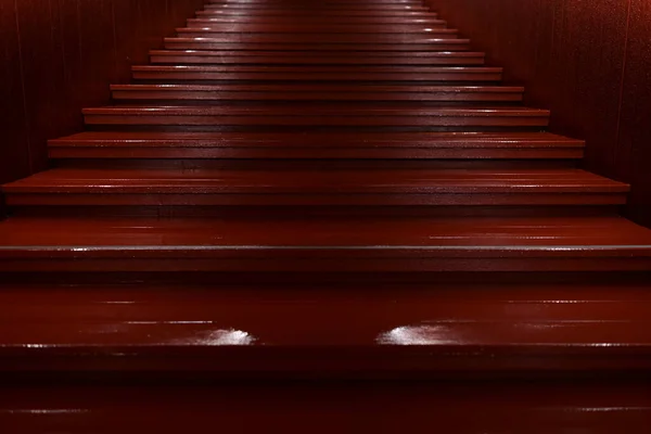 Červené Dřevěné Schodiště Noci Vnější Design — Stock fotografie