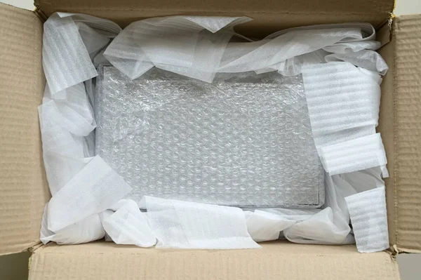 White Wrap Bubble Put Brown Box — Stock Photo, Image