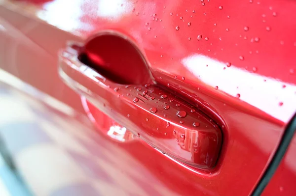 Klika Dveří Červeného Automobilu Dopravní Průmysl — Stock fotografie