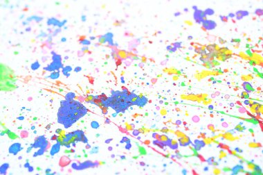 beyaz kağıt üzerinde su rengi sıçraması, renkli sanat tasarımı