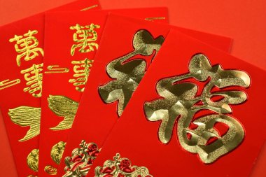 Kırmızı arkaplanda Çin Günü için kırmızı zarf