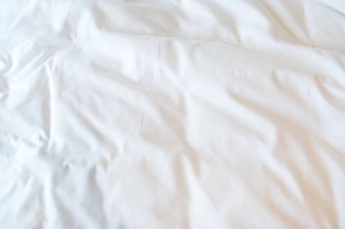 beyaz battaniye, kumaştan örülmüş.