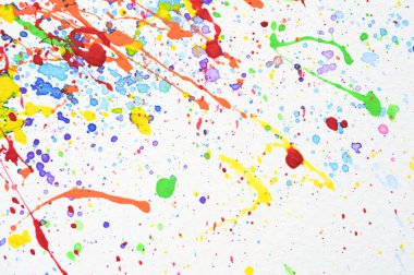 beyaz kağıt üzerinde su rengi sıçraması, renkli sanat tasarımı