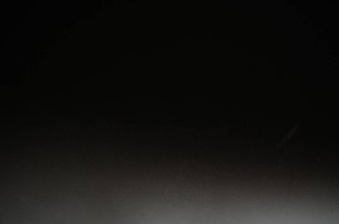 Kara kirli duvar yangından yanmış, inşaat endüstrisinden.