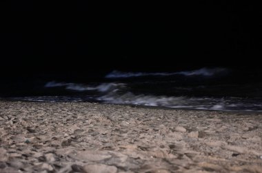 Gece sahili manzarası, doğal arka plan.