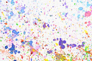 beyaz kağıt üzerinde su rengi sıçraması, renkli sanat tasarımı