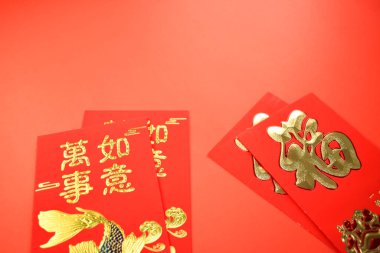 Kırmızı arkaplanda Çin Günü için kırmızı zarf