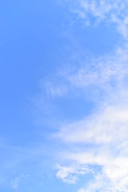 Mavi gökyüzünde beyaz bulut, doğal arkaplan
