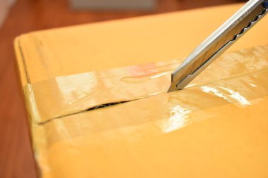 paper box with sharp knife, packaging industry