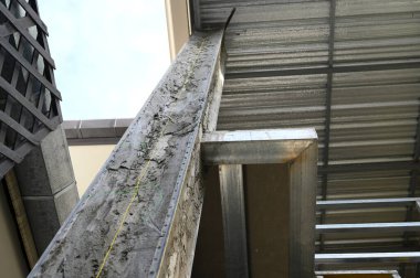 İnşaat endüstrisinde çimento ve çelik çubuk