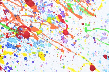 beyaz kağıt üzerinde su rengi sıçraması, renkli sanat tasarımı