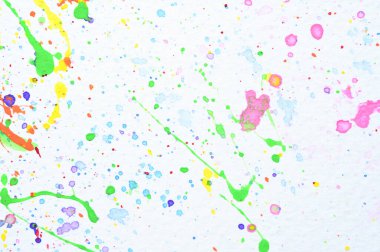 beyaz kağıt üzerinde su rengi sıçraması, renkli sanat tasarımı